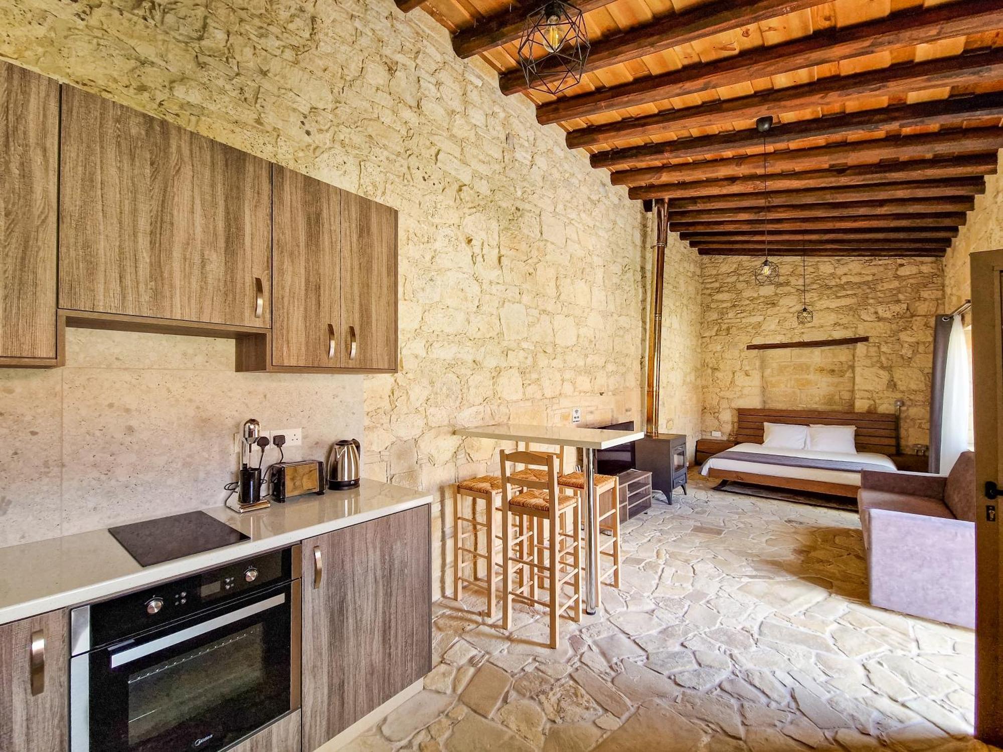Appartamento Andre Marie Stonewood Retreat Limisso Esterno foto